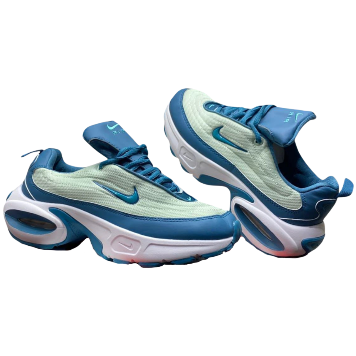 Comprar Tenis Nike Air Max Portal Hombre. ¿Quieres comprar Tenis Nike Air Max Portal Hombre y estás buscando el lugar perfecto para hacerlo? En Onlineshoppingcenterg tenemos lo que necesitas. Con una combinación ideal de diseño, comodidad y tecnología avanzada, los Nike Air Max Portal Hombre son una elección excepcional para quienes buscan estilo y rendimiento en un solo par de tenis.  ¿Por Qué Comprar Tenis Nike Air Max Portal Hombre? Los Nike Air Max Portal Hombre son populares por su diseño moderno y su excelente sistema de amortiguación, característico de la línea Nike Air Max. Estos tenis no solo destacan por su apariencia, sino que también ofrecen un soporte y confort que los hacen ideales para el uso diario y el deporte. Son perfectos para quienes buscan un calzado que combine con cualquier atuendo, ya sea casual o deportivo.  Ventajas de los Tenis Nike Air Max Portal Hombre Amortiguación Air Max: Gracias a la tecnología Air Max en la suela, los Nike Air Max Portal Hombre brindan un soporte increíble en cada paso, absorbiendo impactos y ofreciendo un andar suave. Diseño Versátil: Desde los modelos clásicos hasta ediciones especiales como el Nike Air Max 90 y el Nike Air Max Terrascape 90, hay una gran variedad de estilos que se adaptan a cualquier gusto. Durabilidad y Comodidad: Fabricados con materiales de alta calidad, los Nike Air Max son resistentes y cómodos, pensados para durar y brindar soporte durante todo el día. Características Principales de los Nike Air Max Portal Hombre 1. Tecnología Air Max y Confort Los Nike Air Max Portal Hombre incluyen la reconocida tecnología Air Max que proporciona una amortiguación superior, siendo ideal para quienes necesitan un calzado que reduzca el impacto en cada paso. Esta tecnología es similar a la utilizada en otros modelos de la línea, como los Nike Air Max 270 y el Air Max Nike Tenis, que también cuentan con un sistema de soporte avanzado.